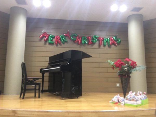 ピアノ教室のクリスマス会 飾りつけ